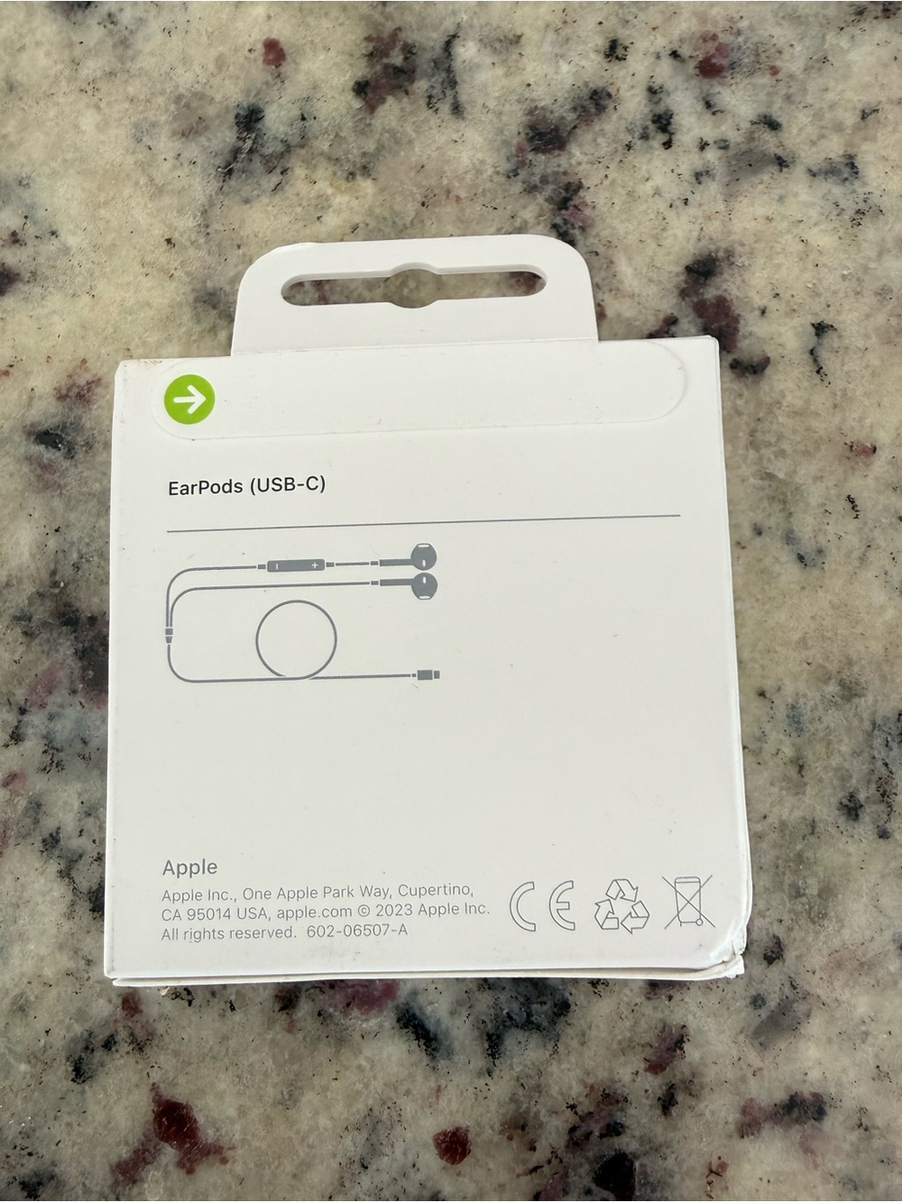 Apple EarPods (USB-C) White with Green Accent - Picture 2 of 3
